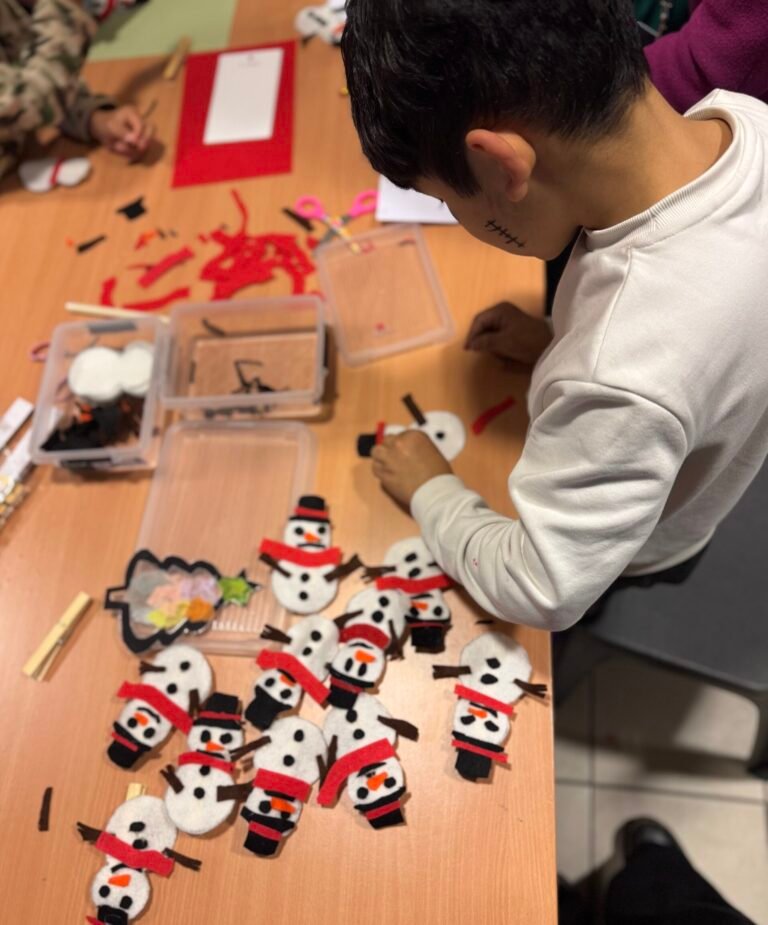 Portes ouvertes chez Fedasil Glons : une journée créative et chaleureuse aux couleurs de Noël